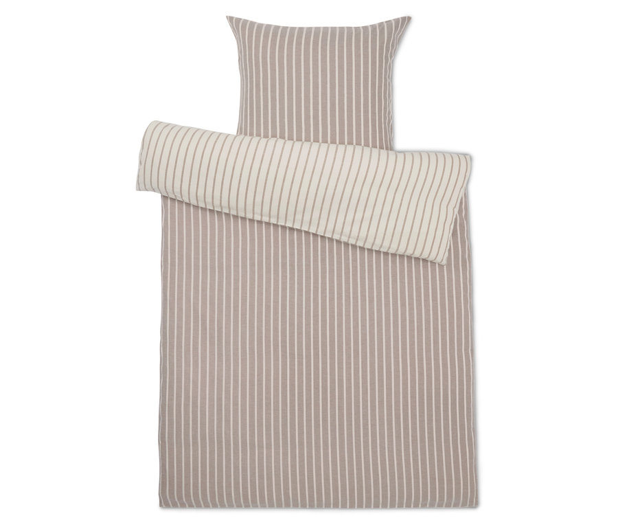 Beige und weiß gestreifte Bettwäsche für Kissen und Bettdecke.