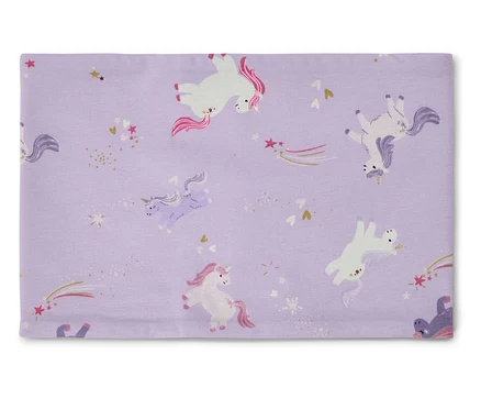 Lila Stoff mit Einhorn-, Stern- und Herzmuster.