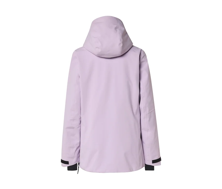 Eine hellviolette Jacke mit Kapuze, von hinten gesehen. Die Ärmelbündchen sind schwarz mit einem Klettverschluss.