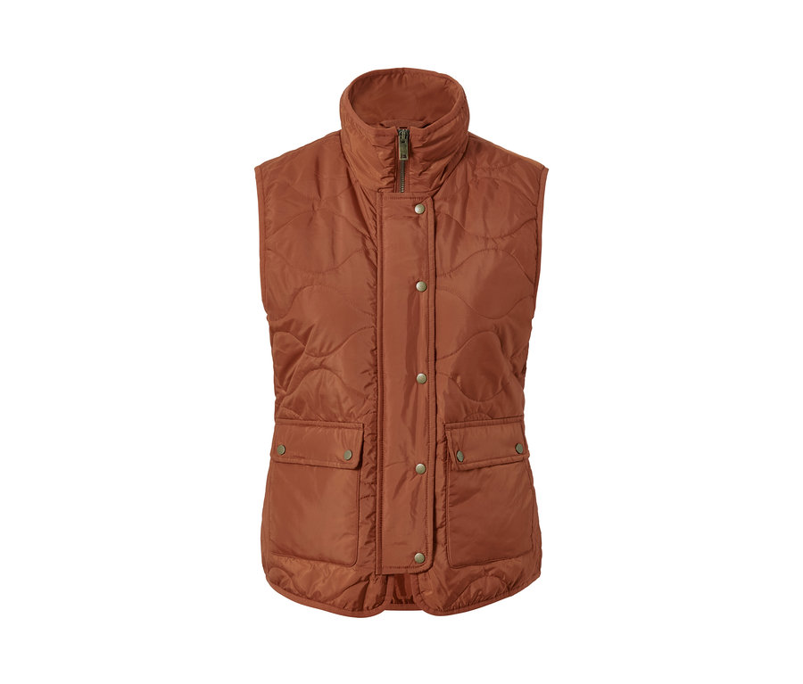 Eine braune Steppweste mit Taschen und Reißverschluss- und Knopfverschluss.