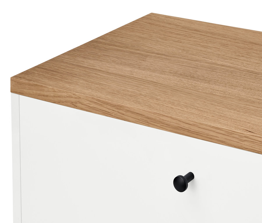 Detailansicht des Sekretärs »Bekeson« mit einer Holzplatte und einem weißen Rahmen.