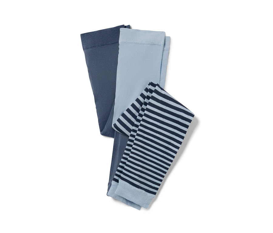Zwei Kinder-Feinstrumpf-Leggings: eine dunkelblaue, eine hellblaue mit dunkelblauen Streifen.