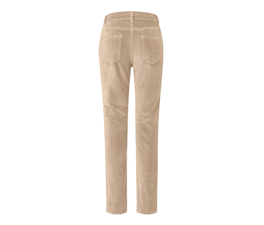 Detailansicht der Rückseite einer camel Samthose.