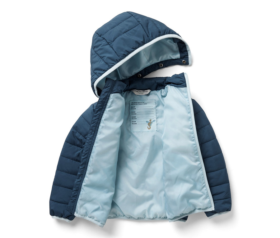 Geöffnete marineblaue Kinder-Steppjacke mit Kapuze und hellem Futter.