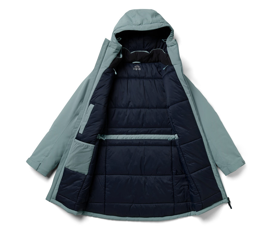 Geöffnete hellgrüne Kapuzenjacke mit dunkelblauer Innenseite.