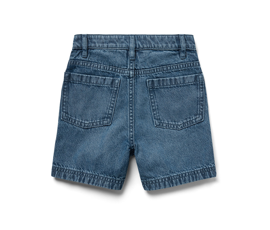 Detailansicht der Rückseite von Kinder-Jeansshorts.