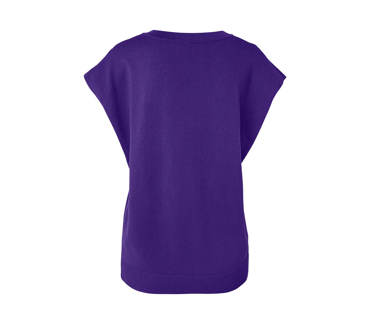 Lila, kurzärmliger Feinstrickpullover.