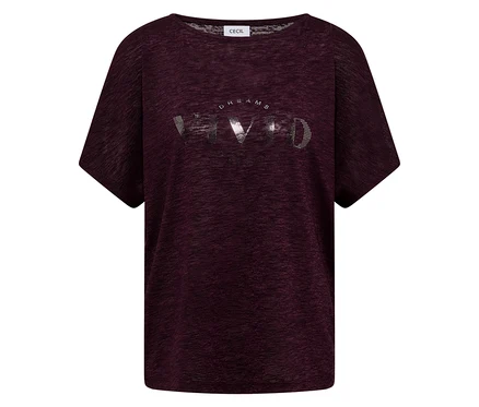 Dunkelrotes T-Shirt mit Rundhalsausschnitt und dem silbernen Aufdruck "DREAMS VIVID".
