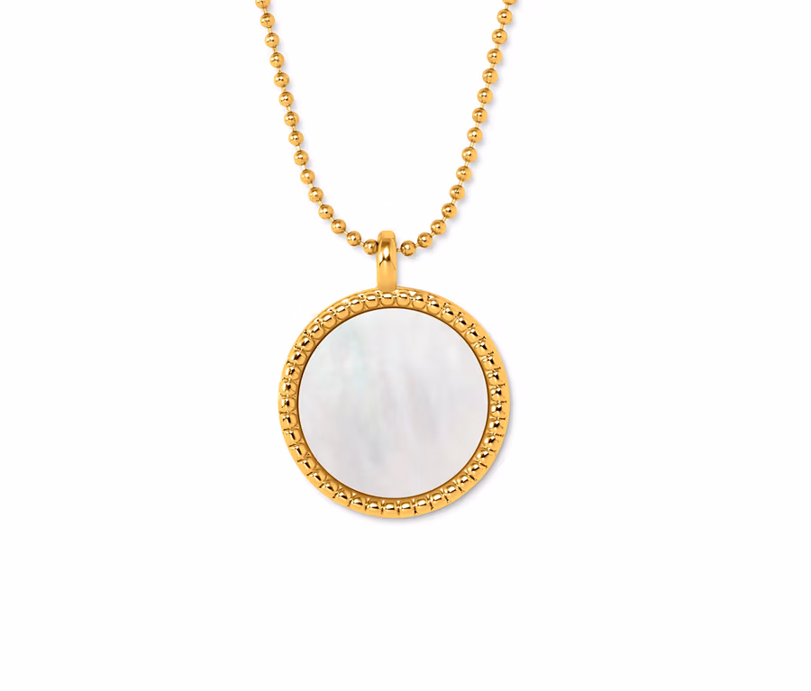 Goldene Kette mit rundem Perlmuttanhänger.