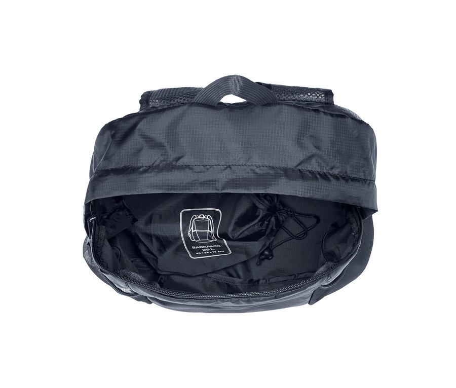 Detailansicht eines geöffneten, faltbaren Rucksacks.