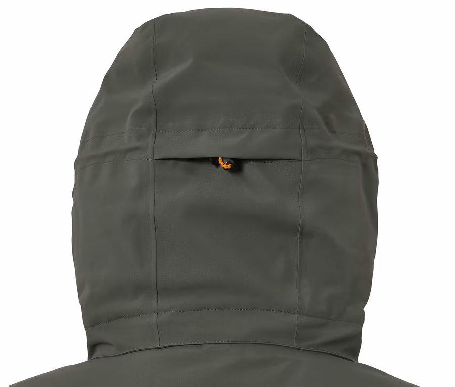 Detailansicht der Kapuze einer Skijacke in Khaki.