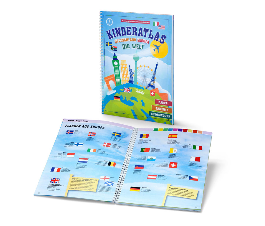 Zwei offene Kinderatlanten. Der Einband des Atlas zeigt eine Weltkarte und Bilder von Gebäuden.