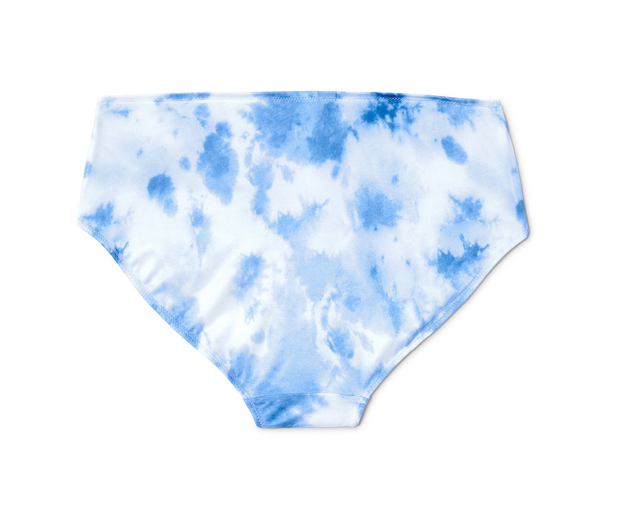 Detailansicht von einem von 2 Mini-Slips mit Batik-Print in Blau auf einem weißen Hintergrund.