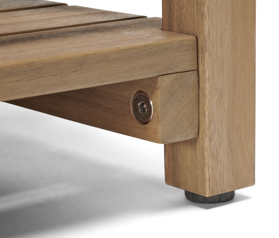 Detailansicht eines Geräteständers aus Holz.