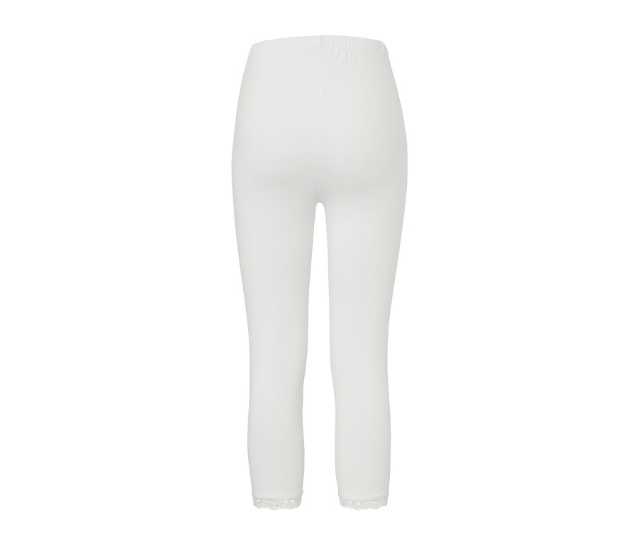 Weiße 3/4-Leggings mit Spitzenborte.
