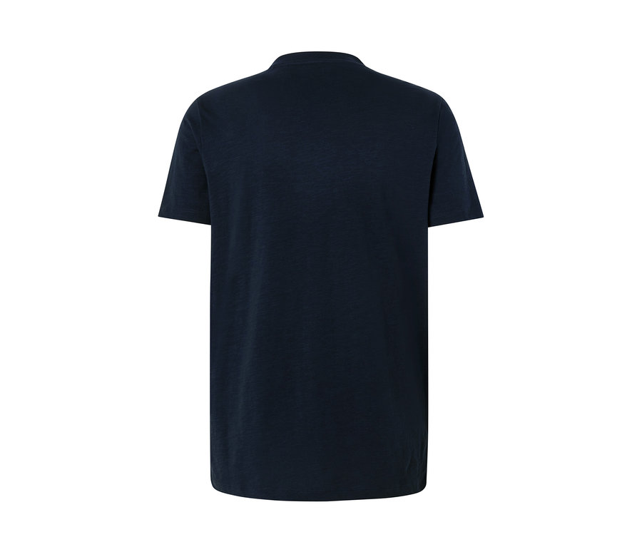 Rückansicht eines marineblauen Kurzarm-Henleys.