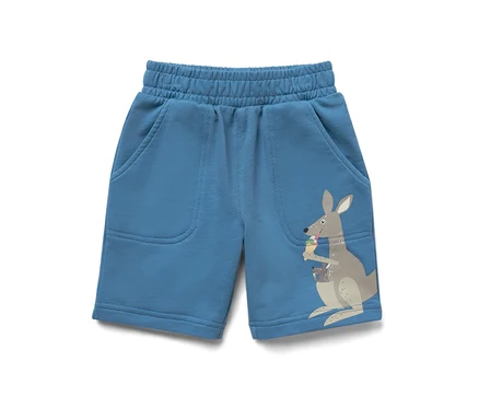 Blaue Kinder-Sweatshorts mit Känguru-Aufdruck.