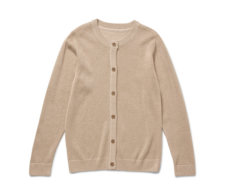Eine beige Kinder-Glitzerstrickjacke mit Knöpfen liegt.