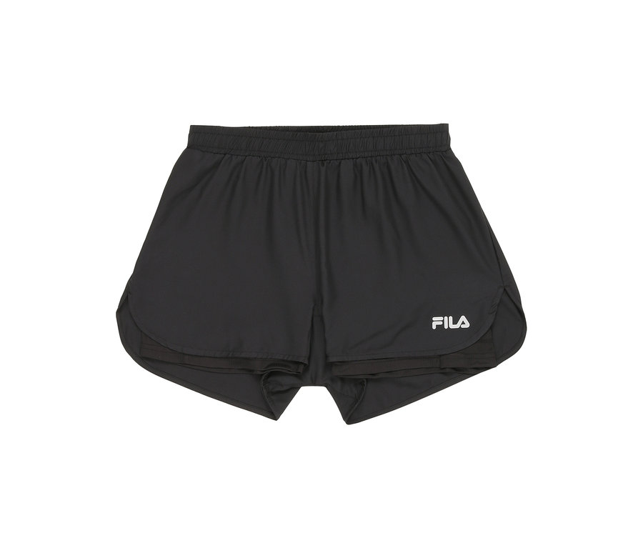 Schwarze FILA Damen-Funktionsshorts, frontal aufgenommen.