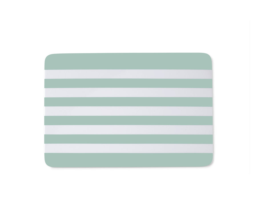 Ein gestreiftes Schneidebrett.