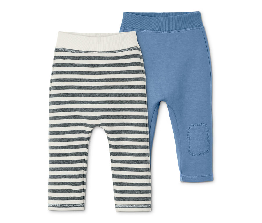 Zwei Baumwoll-Sweat-Schlupfhosen: eine gestreift in Grau und Weiß, die andere blau.