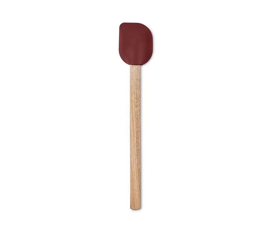 Roter Kochlöffel mit Holzgriff auf weißem Hintergrund.