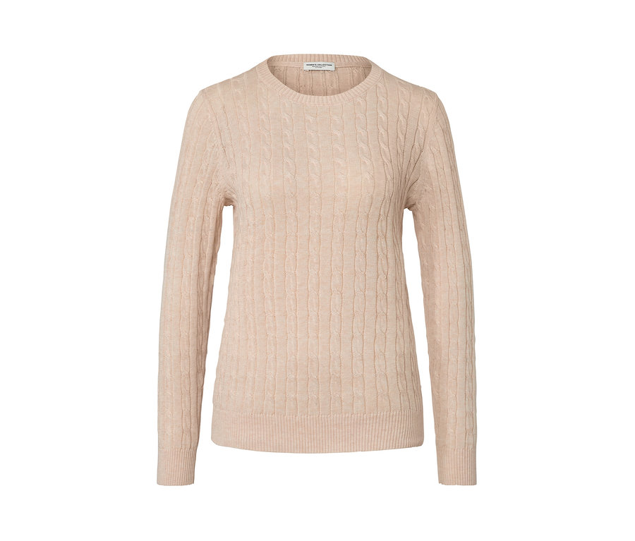 Cremefarbener Zopfstrickpullover.