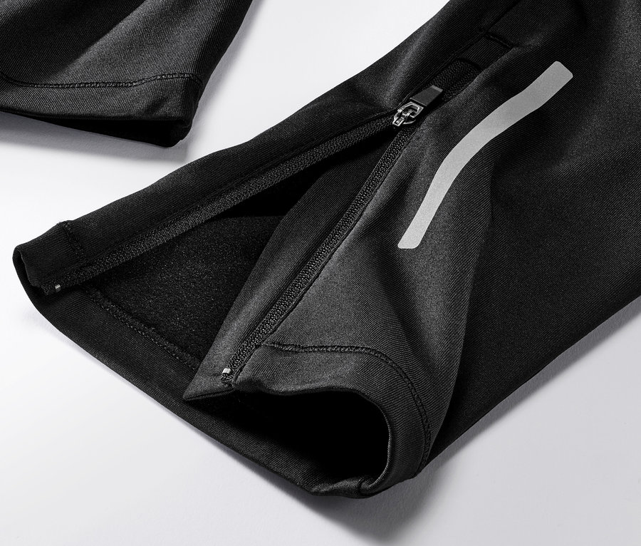 Detailaufnahme einer schwarzen Windprotection-Lauftight mit Reißverschluss.