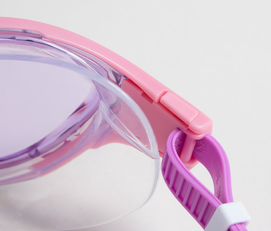 Detailaufnahme der arena Junior Kinder-Schwimmbrille The One Mask in Pink.
