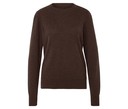 Brauner Kaschmirpullover mit langen Ärmeln.