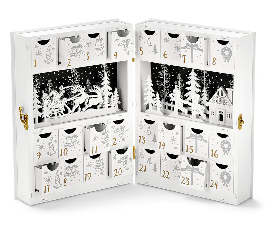 Geöffneter, weißer LED-Adventskalender mit einer schwarzen Papierszene eines von Rentieren gezogenen Schlittens.