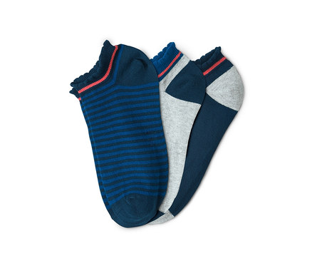 Drei Paar Sneakersocken.