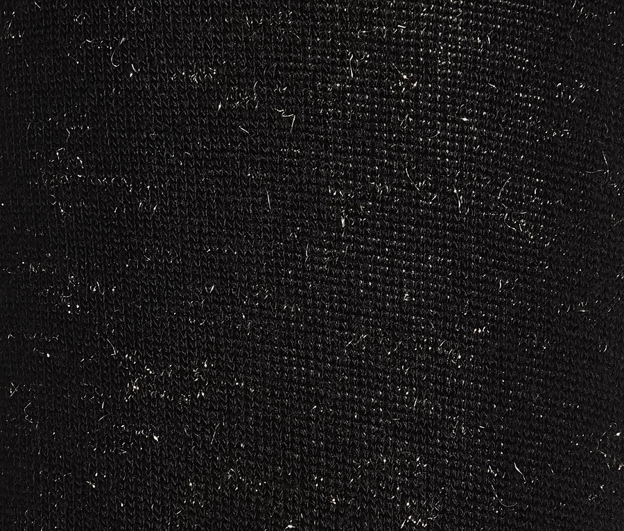 Detailaufnahme von 2 Paar schwarzen Strumpfhosen mit dezentem Glitzermuster.