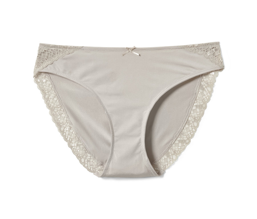 Nahaufnahme einer mandelfarbenen Jazzpants mit Spitze.