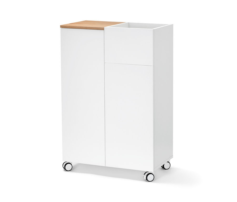 Weißes Highboard auf Rollen.