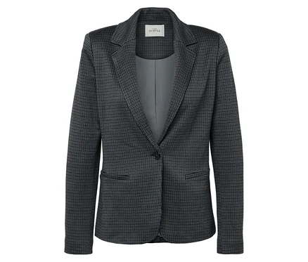 Detail eines grauen Blazers mit Knopf und Muster.