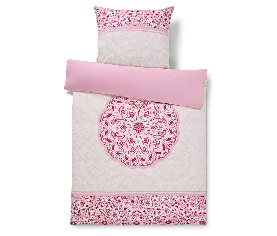 Rosa Renforcé-Bettwäsche mit Mandala in Normalgröße und grüne Renforcé-Bettwäsche mit Mandala in Übergröße.