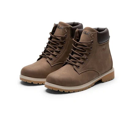 Zwei braune FILA Damen Maverick Boots mit dunkelbraunen Schnürsenkeln, gepolsterten Schäften und hellbeigen Sohlen.