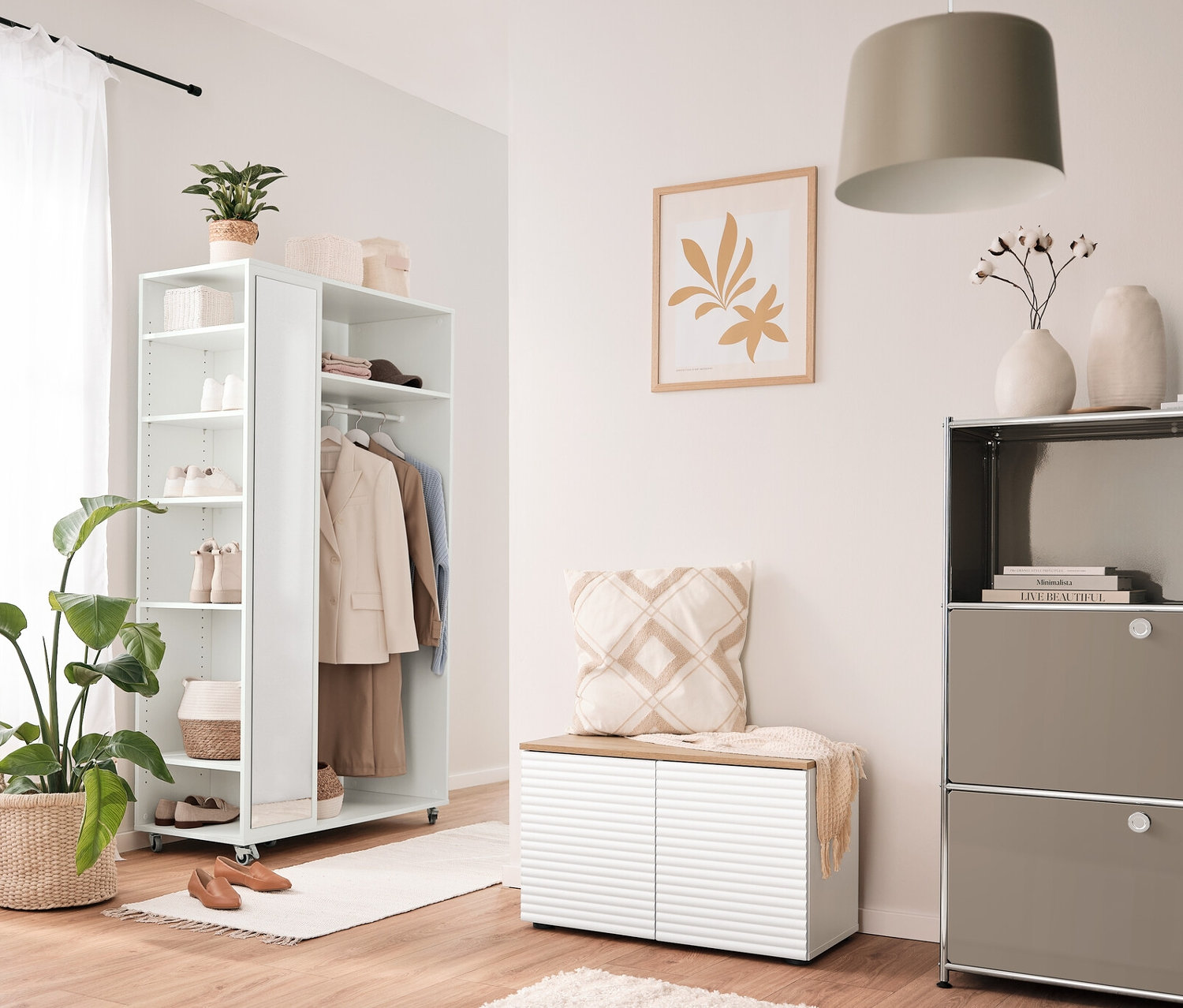 Einrichtung mit mobiler Spiegelschrank-Garderobe, Sitzbank und Pouf mit Stauraum und Beistelltisch Metall »CN3« mit 2 Klappenfächern.