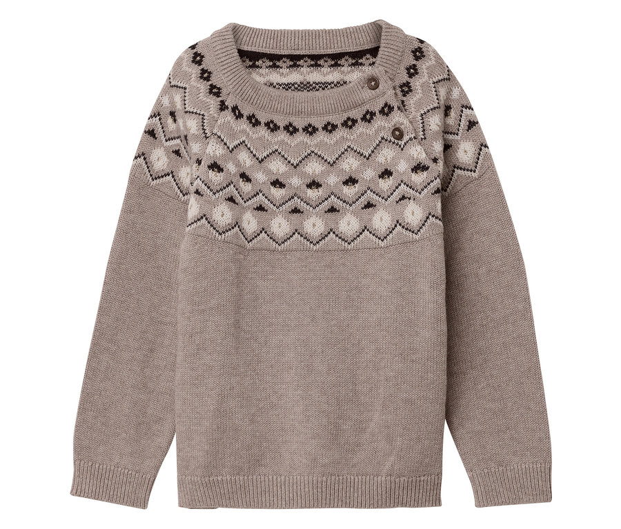 Ein beiger Kinder-Strickpullover mit Muster im oberen Bereich ist zu sehen.