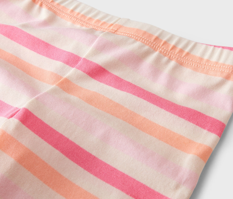 Nahaufnahme von gestreiften Leggings in Rosa- und Orangetönen.