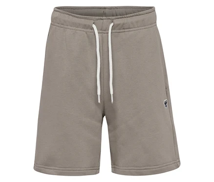 Nahaufnahme der braunen hummel® HMLJR Loose Sweatshorts mit weißen Kordeln.