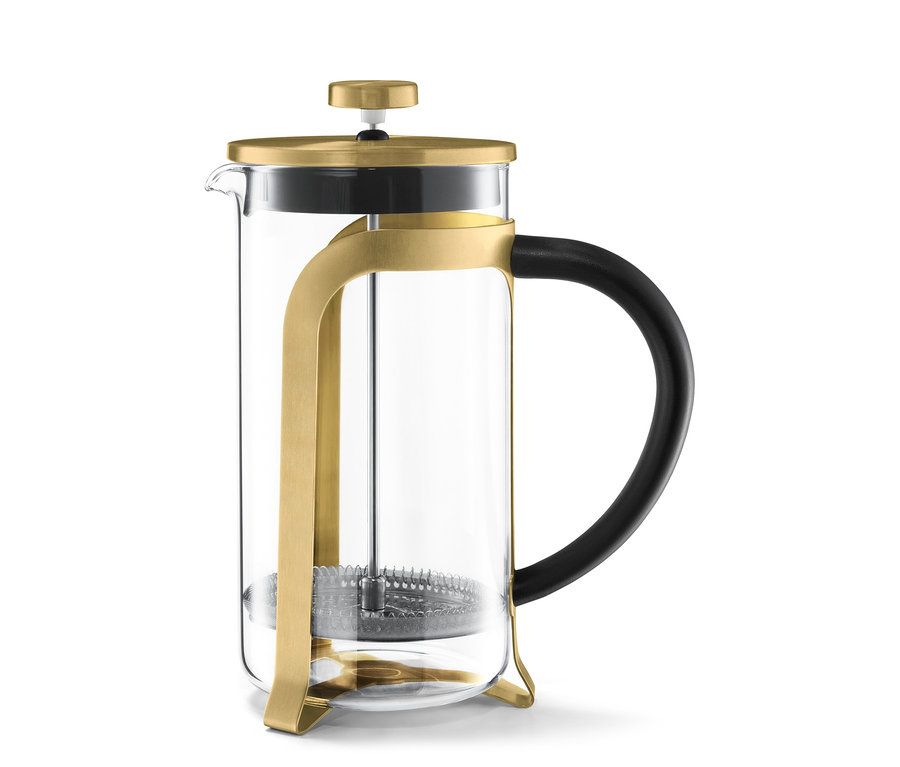 Eine Siebstempelkanne, goldfarben, mit 800 ml Fassungsvermögen für 6 Tassen und einem schwarzen Griff steht vor einem weißen Hintergrund.