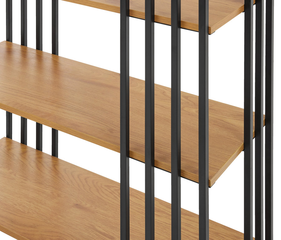 Regal mit hellbraunen Holzbrettern und schwarzen Metallstreben.