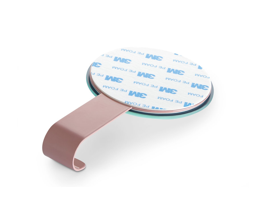 Ein Spiegel mit Haken auf weißem Hintergrund.