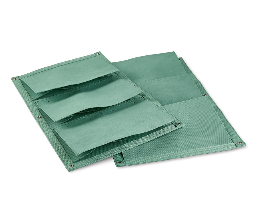 Zwei grüne Pflanztaschen »Vertikalbeet« liegen übereinander.