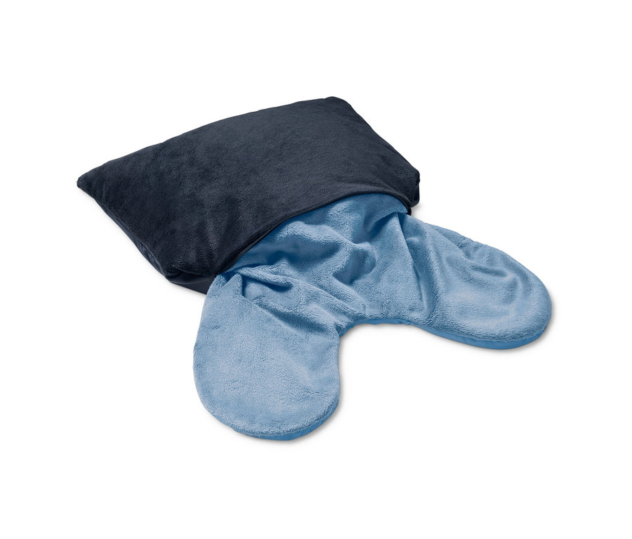 Ein marineblaues 2-in-1-Nackenkissen mit einem hellblauen Nackenkissen.