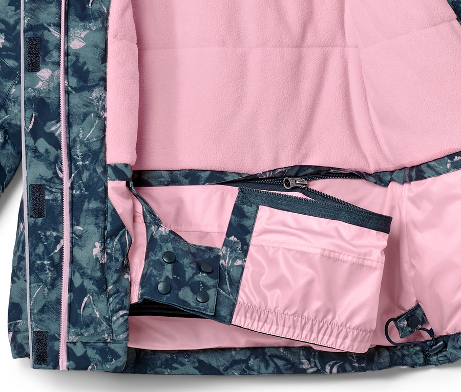 Geöffnete Kinder-Skijacke mit dunkelblau-grünem Muster und rosa Futter.