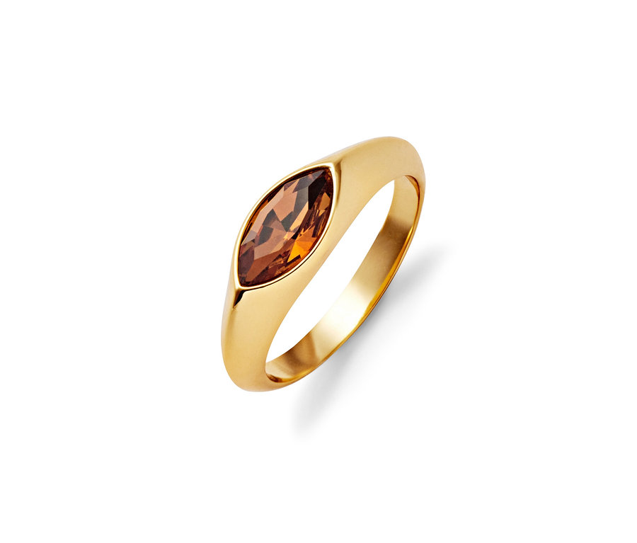 Goldener Ring mit einem braunen Navette-Kristall.