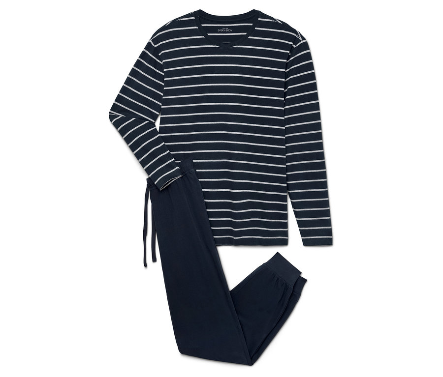 Zusammengelegter marineblauer Pyjama mit weißen Streifen, bestehend aus einem langärmligen Oberteil und einer Hose.